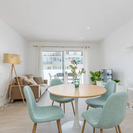 Apartamento M A R I V E N T 03 Rosas